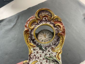 Un porte-montre en fa&iuml;ence de Delft polychrome, 18&egrave;me